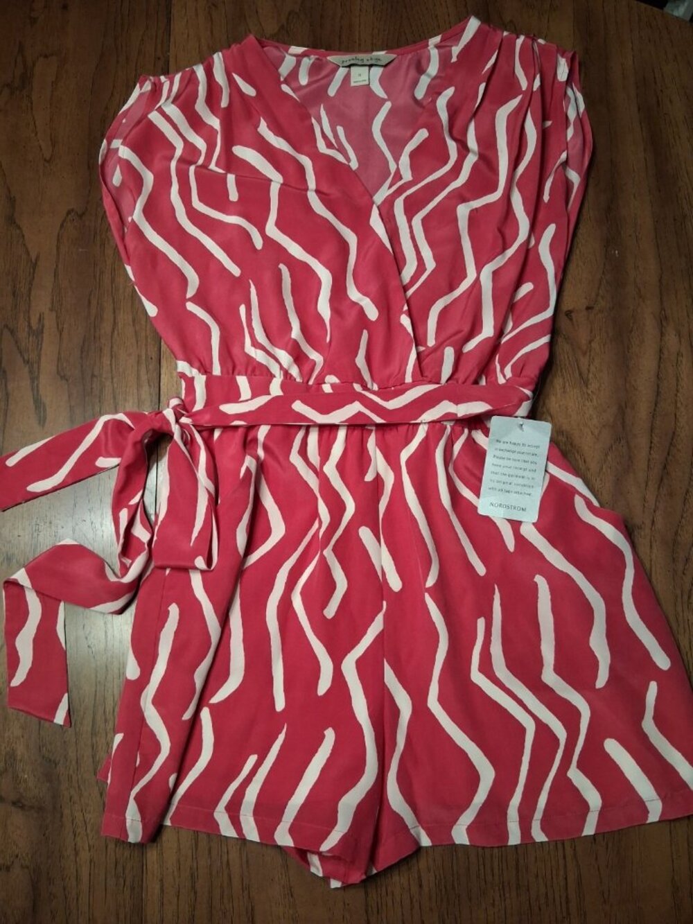 NWT Presley Skye Nordstrom Women’s 100% Silk Belted Shorts Romper Fushia S